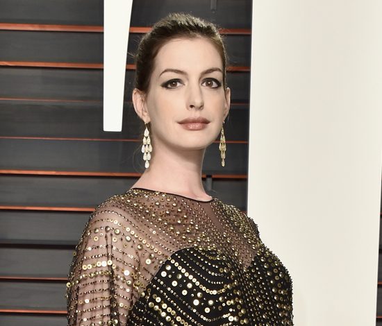 Энн Хэтэуэй впервые стала мамой