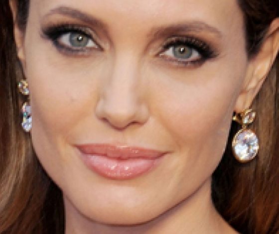 Найдены снимки 18-летней Анджелины Джоли