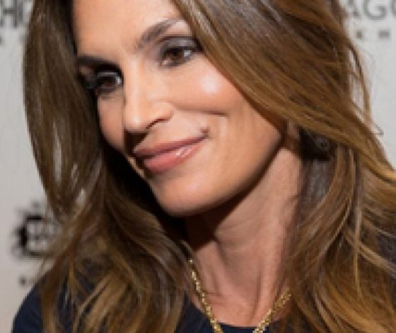 Синди Кроуфорд снова шокировала своим телом. Фотошоп?