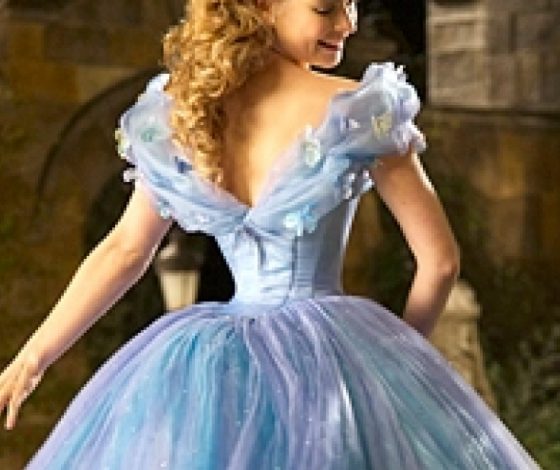 Лили Джеймс раскрыла секрет своей тонкой талии