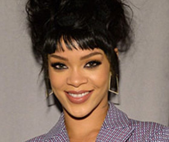 В какой цвет перекрасилась Рианна