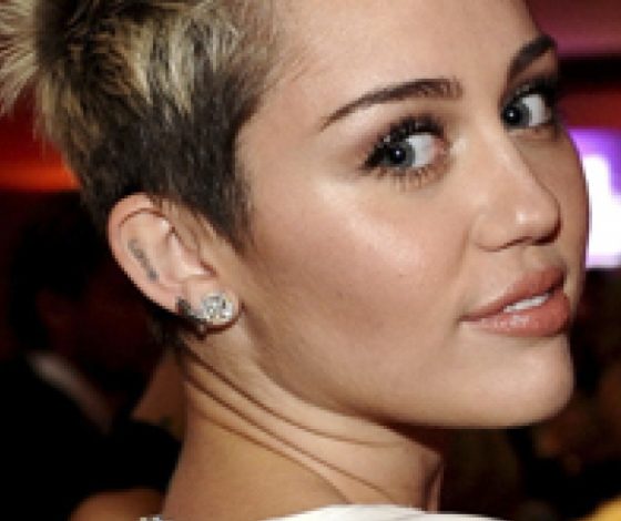 Майли Сайрус запустила новый скандальный проект