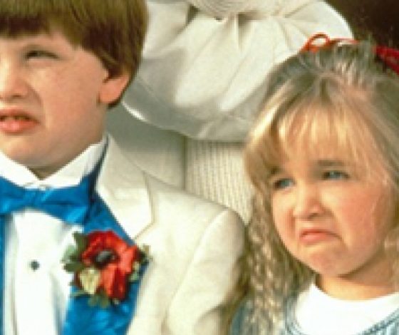 Маленькая девочка до слез хочет замуж