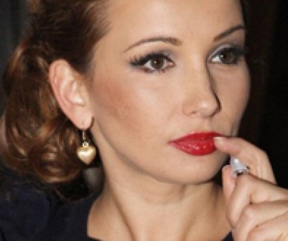 Анфиса Чехова показала тело в купальнике