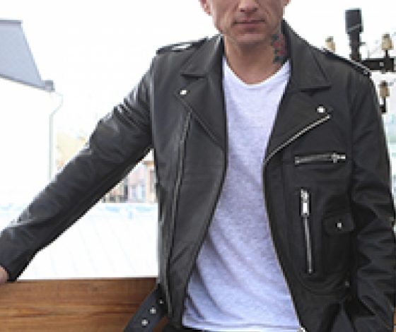 Влад Топалов сменил имидж для нового клипа