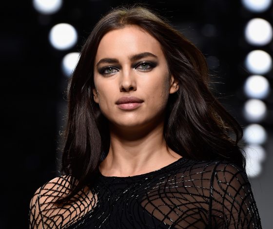 Ирина Шейк и другие звезды на показе Versace Atelier в Париже