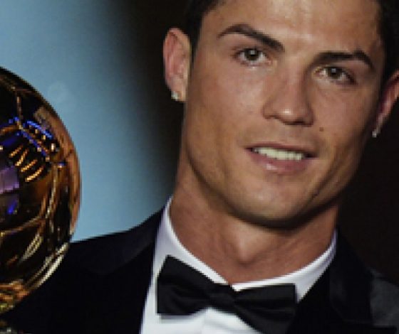 Криштиану Роналду показал свой торс на яхте