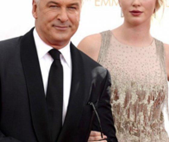 Дочь Ким Бейсингер и Алека Болдуина встретила любовь в клинике