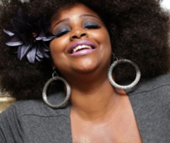 Женщина с самой большой грудью в мире ищет любовь