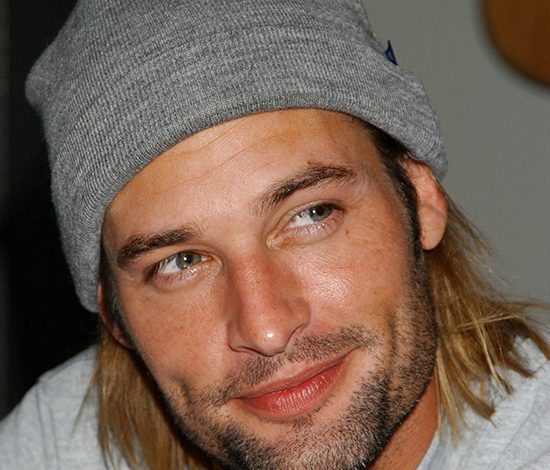 Джош Холлоуэй: фото, доказывающие его красоту