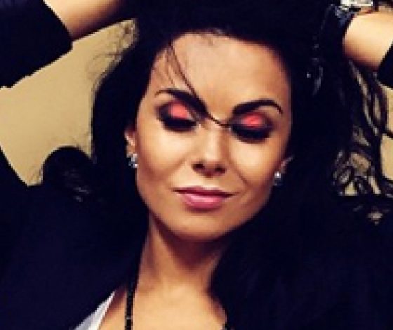 Настя Каменских показала тело в купальнике