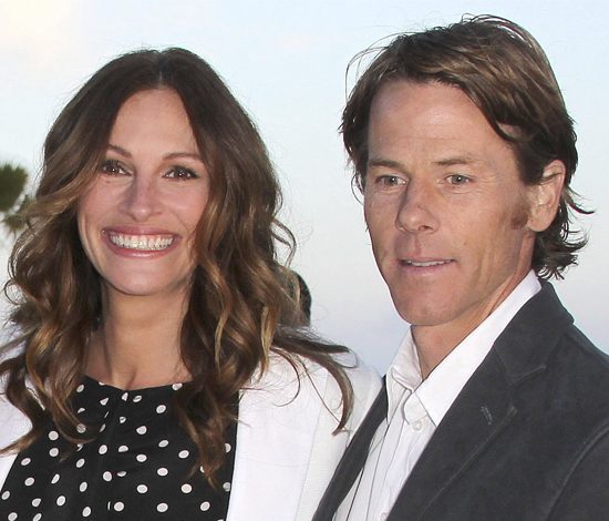 От Джулии Робертс ушел муж