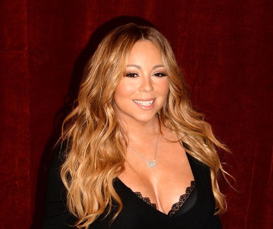 Мэрайя Кери показала шикарное обручальное кольцо