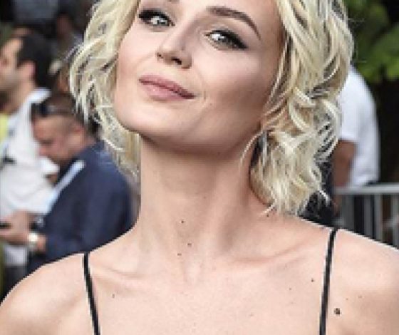 Как звезды поздравили Полину Гагарину с выходом в финал