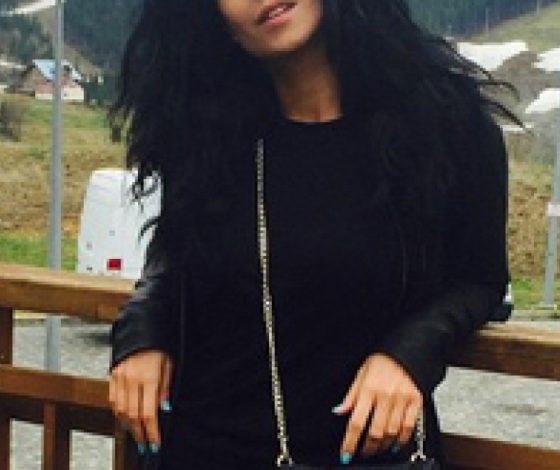 Настя Каменских показала тело в купальнике на обложке журнала