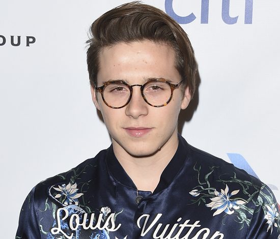 Бруклин Бекхэм впервые вышел в свет со своей девушкой