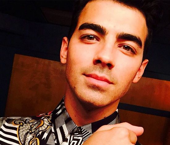 Джо Джонас все свободное время проводит с новой девушкой