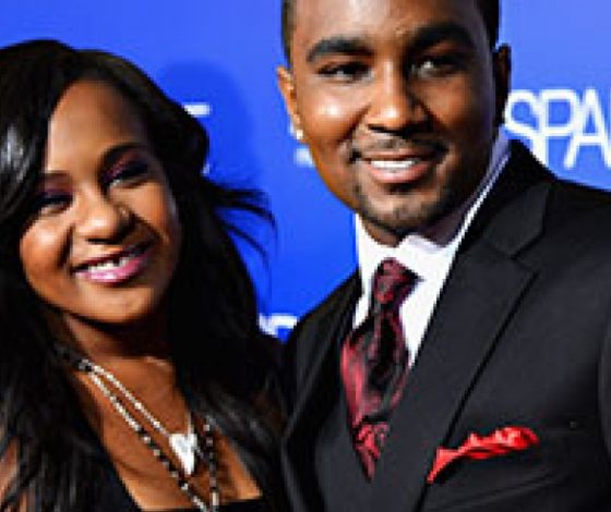 Семья Бобби Кристины Браун судится с ее бойфрендом