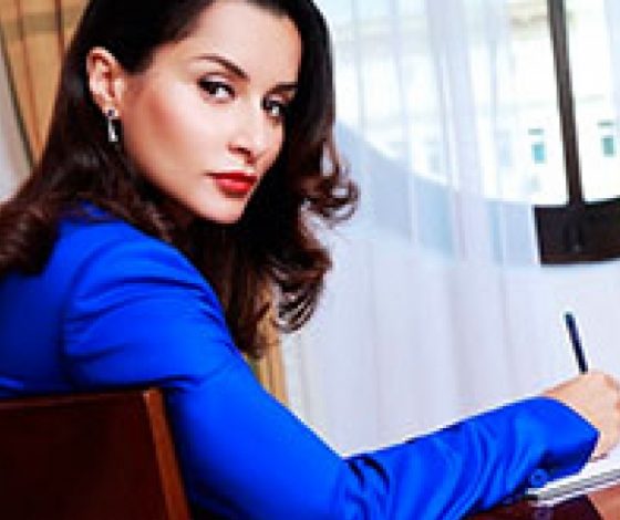 Тина Канделаки показала подтянутое тело в купальнике