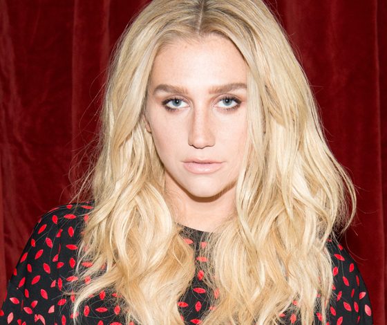 Певица Кеша снова увеличила губы