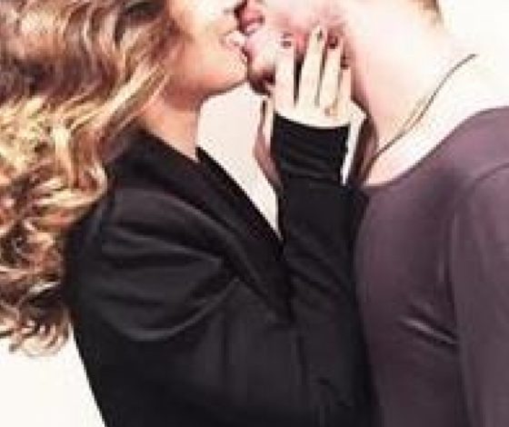 Виктория Дайнеко обручилась