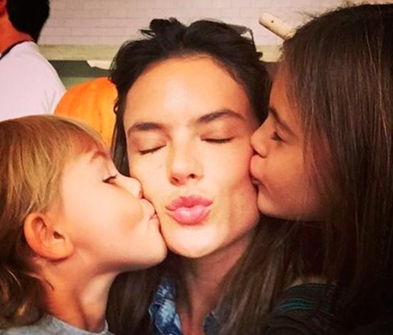 Трогательные фотографии Алессандры Амбросио с детьми