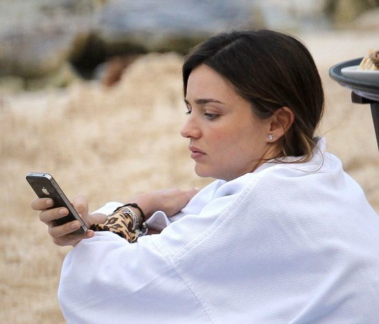 Как спасти утонувший телефон