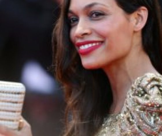 Зажигательный танец в исполнении Розарио Доусон