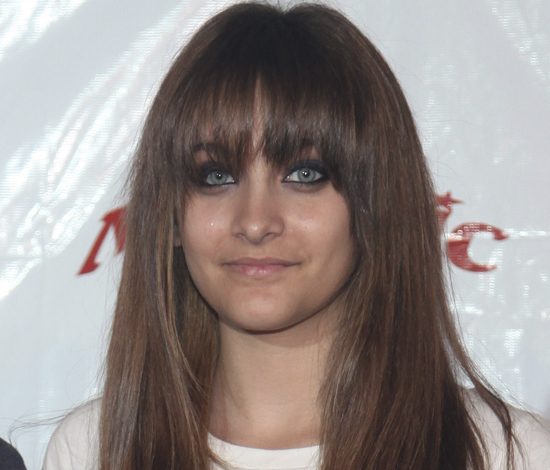 Дочь Майкла Джексона слилась в горячем поцелуе со своим парнем