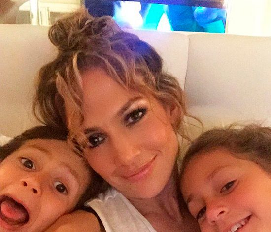 Трогательные фото Дженнифер Лопес с детьми