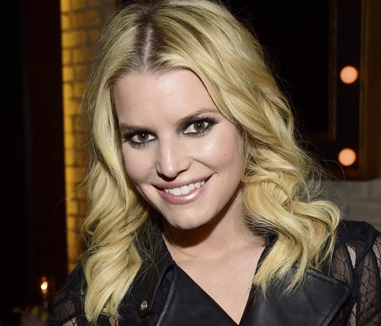 Джессика Симпсон показала стройное тело в бикини