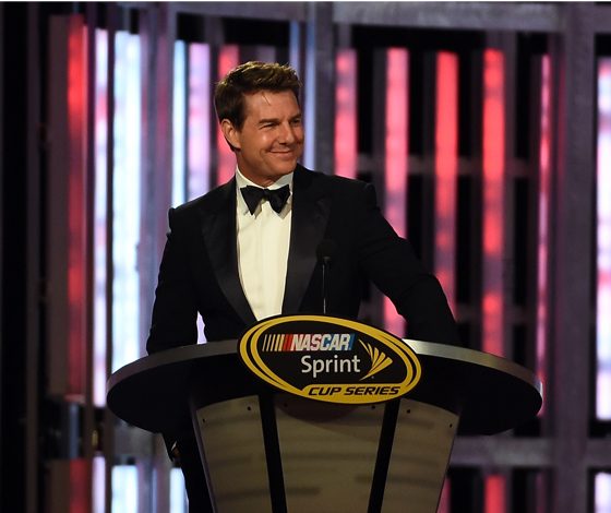 Что случилось с лицом Тома Круза?