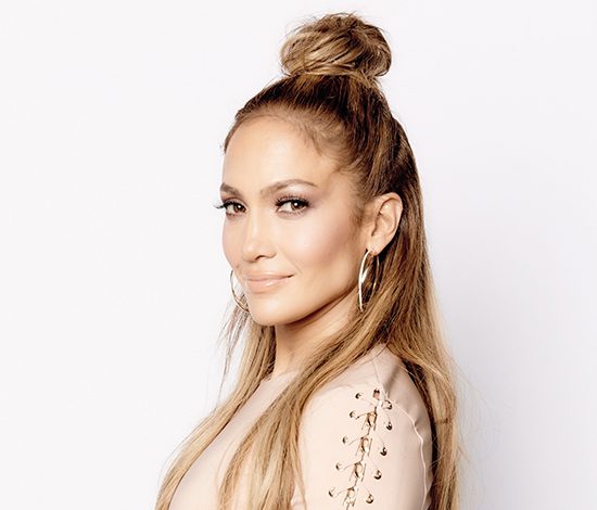 Пучок-мальвинка: идеальная прическа на примере звезд