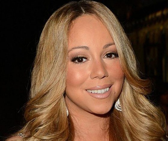 Мэрайя Кери показала тело в бикини