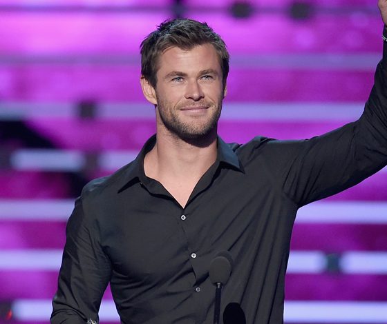 Крис Хемсворт прокомментировал роман его брата с Сайрус