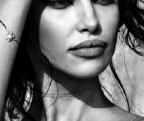 Завораживающее видео с Мадалиной Генеа