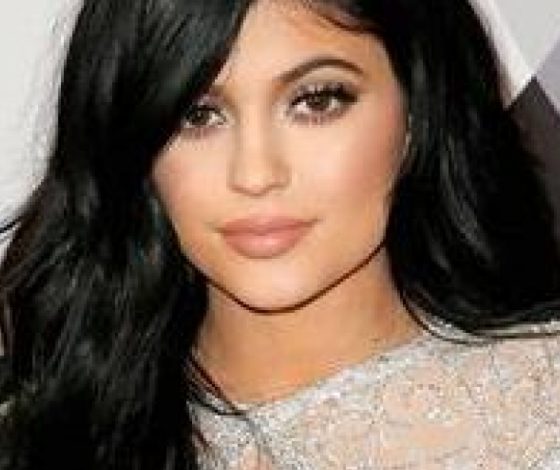 Новая прическа сестры Ким Кардашьян