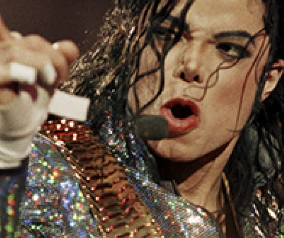 Самые яркие наряды Майкла Джексона