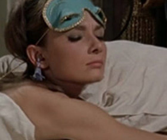 Кто из звезд спит в пальто?