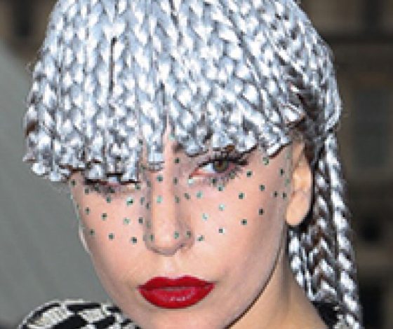 Эволюция причесок Леди Гага