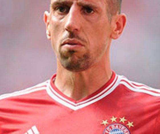 Известный футболист напугал прохожих