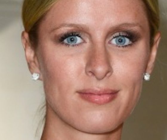 Ники Хилтон выпускает капсульную коллекцию сумок