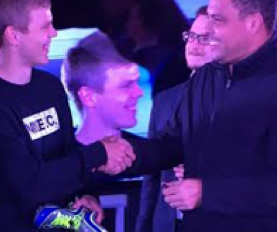 Роналдо подписал бутсы Кокорина