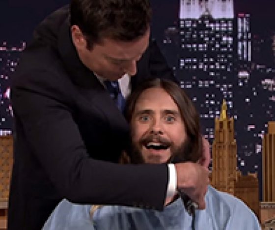 Джимми Фэллон побрил Джареда Лето