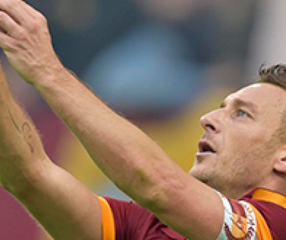 Футболист сделал селфи прямо во время матча