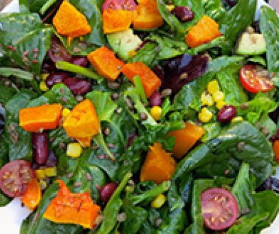 Салат из шпината и мускатной тыквы