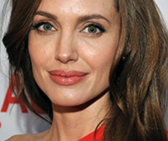 Как стать Анджелиной Джоли за пять минут