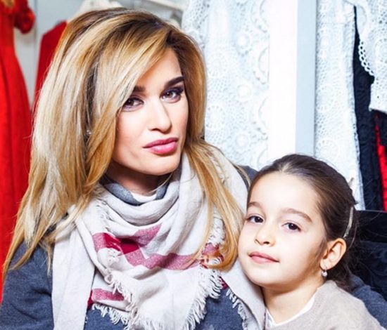 Бородина впервые вышла с новорожденной дочкой на прогулку