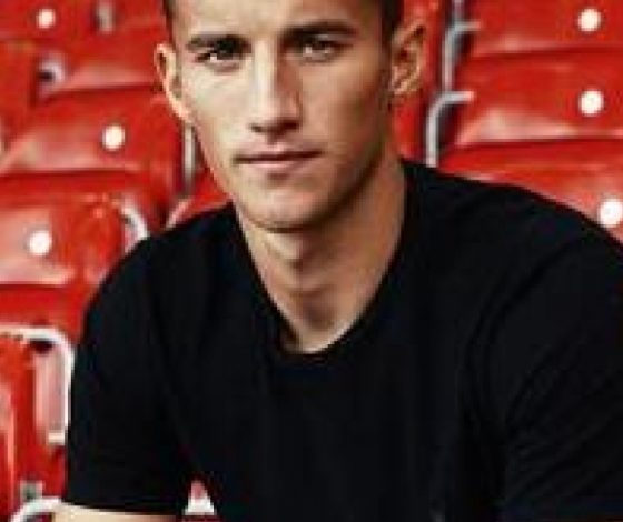 Кто из футболистов носит парик?