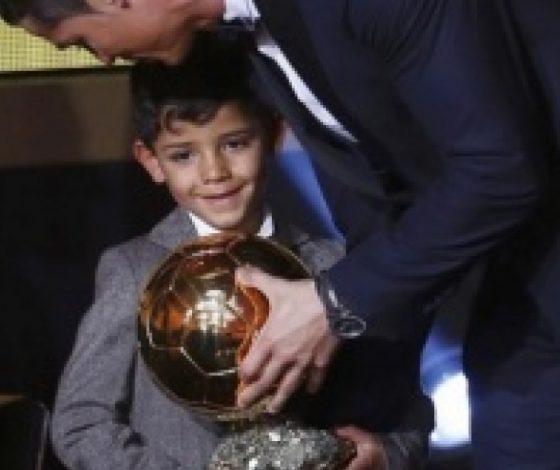 Как Криштиану Роналду воспитывает своего сына